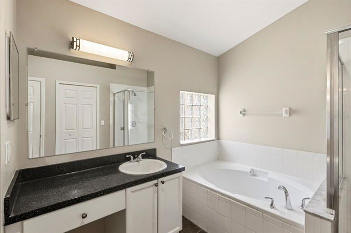 Image No.27-3 Bed Property for sale