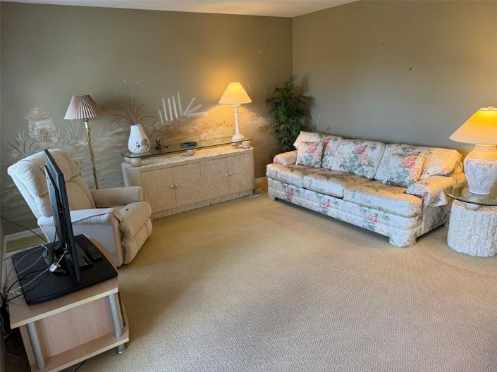 Image No.30-5 Bed Property for sale