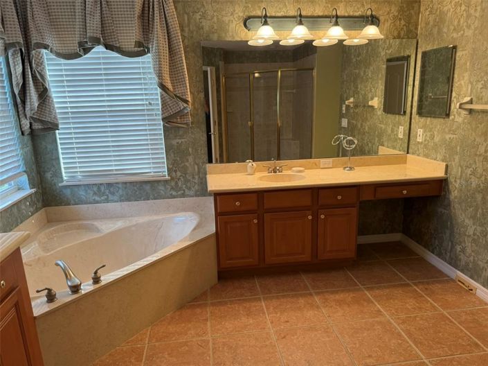 Image No.55-5 Bed Property for sale