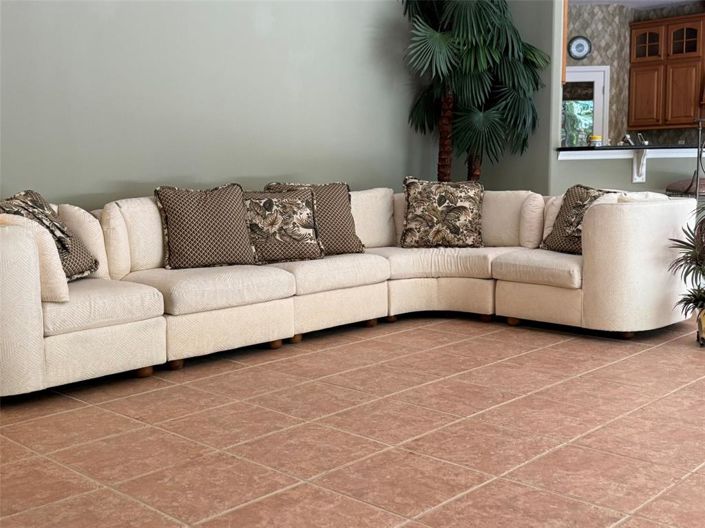 Image No.8-5 Bed Property for sale