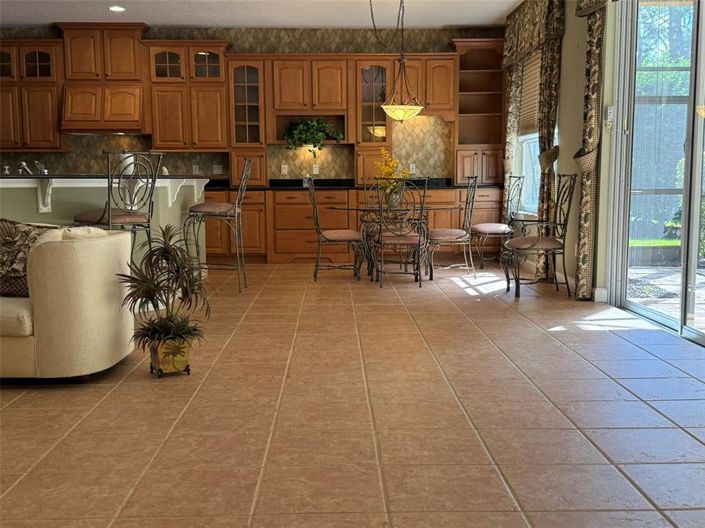 Image No.9-5 Bed Property for sale