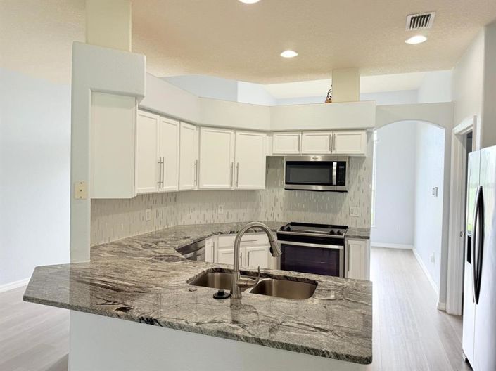 Image No.6-3 Bed Property for sale