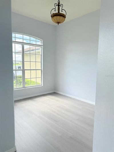 Image No.9-3 Bed Property for sale