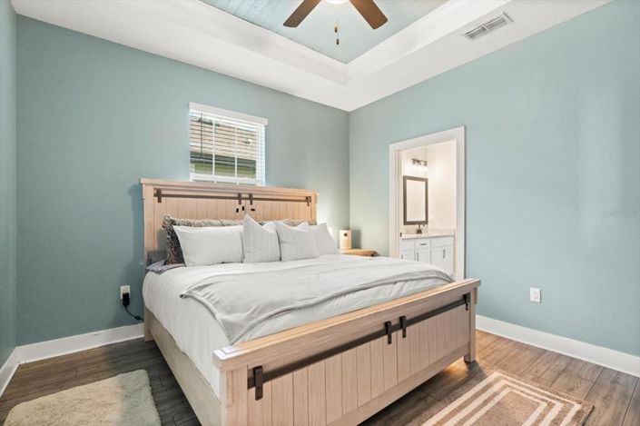 Image No.19-3 Bed Property for sale