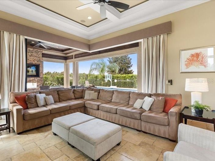 Image No.10-6 Bed Property for sale