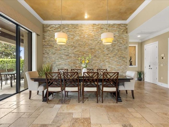 Image No.11-6 Bed Property for sale