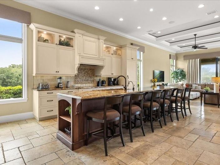 Image No.13-6 Bed Property for sale