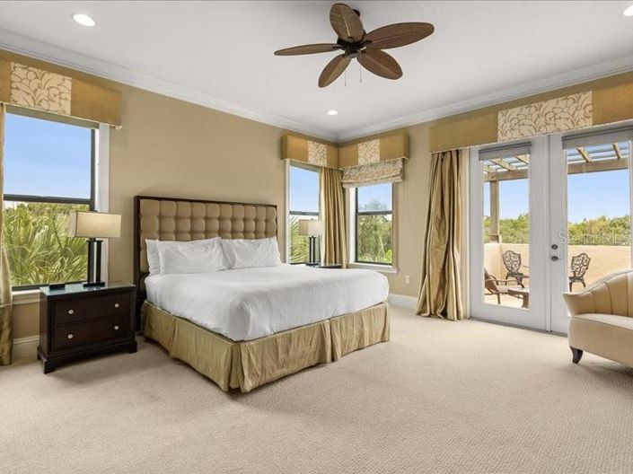 Image No.19-6 Bed Property for sale