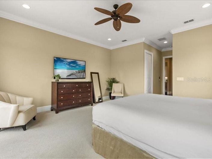 Image No.20-6 Bed Property for sale