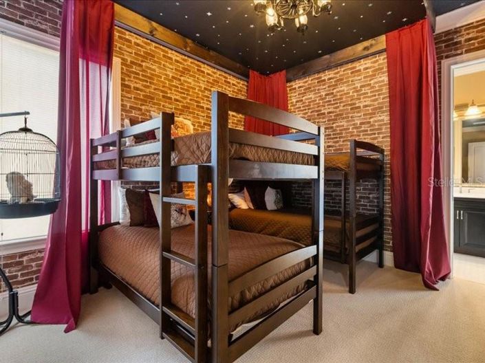 Image No.22-6 Bed Property for sale