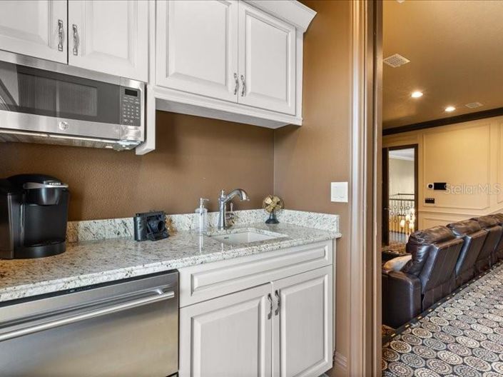 Image No.34-6 Bed Property for sale