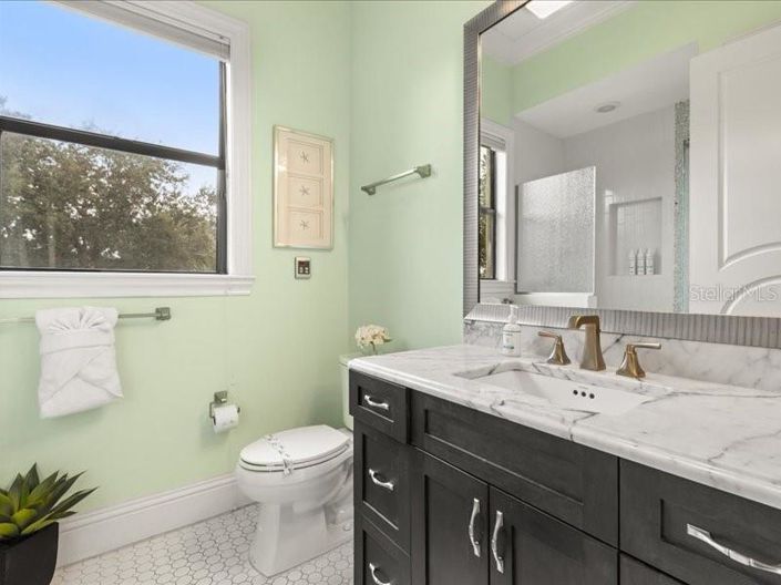 Image No.50-6 Bed Property for sale