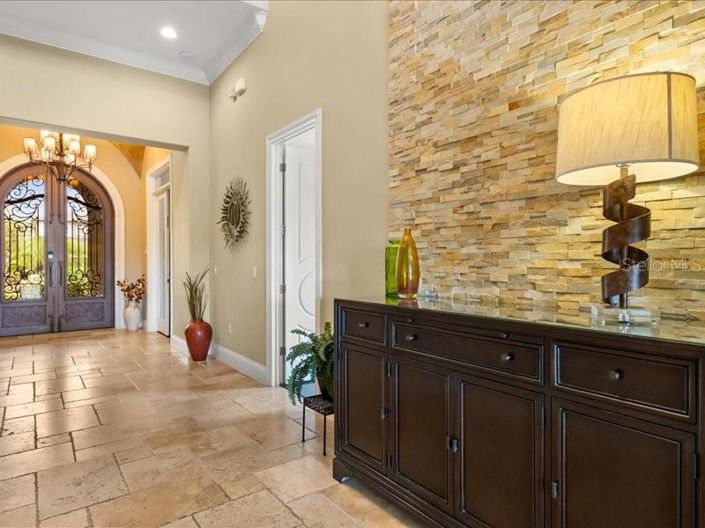 Image No.6-6 Bed Property for sale