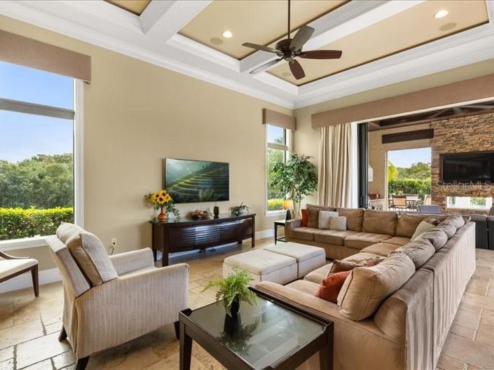 Image No.9-6 Bed Property for sale