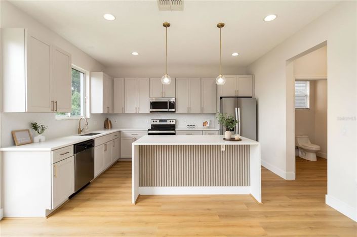 Image No.16-4 Bed Property for sale