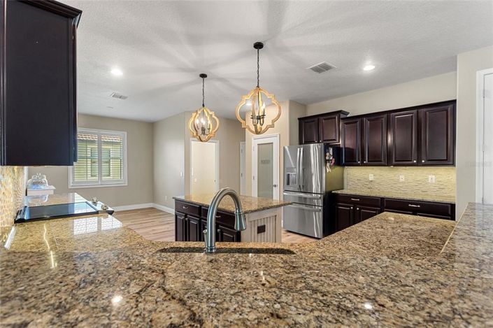 Image No.11-4 Bed Property for sale