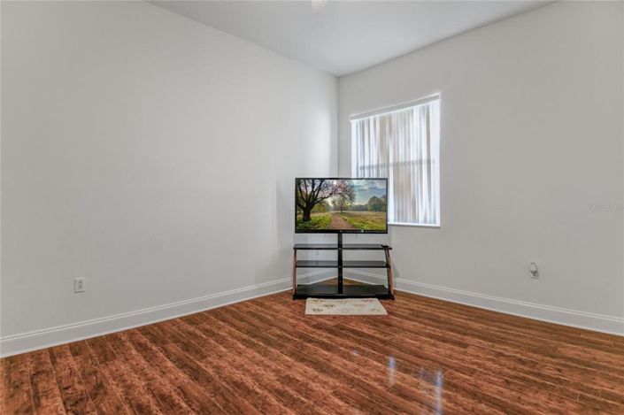 Image No.18-3 Bed Property for sale