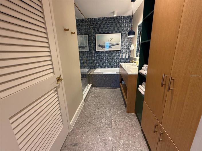 Image No.10-2 Bed Property for sale