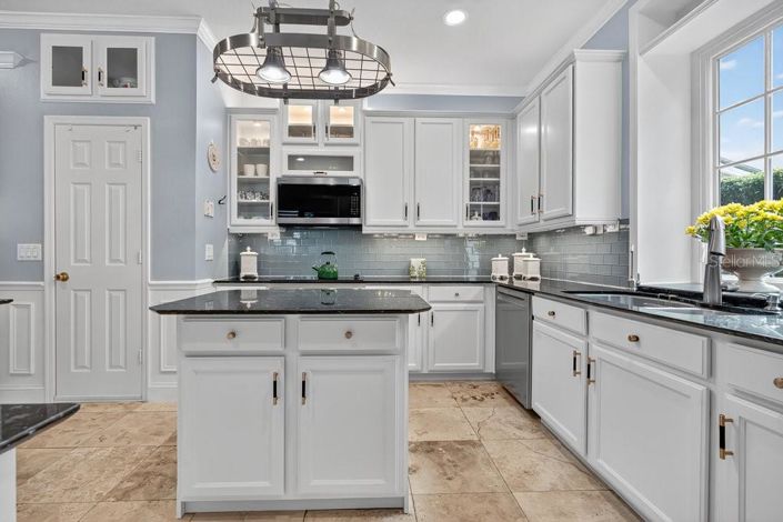 Image No.11-4 Bed Property for sale