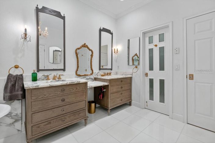 Image No.24-4 Bed Property for sale