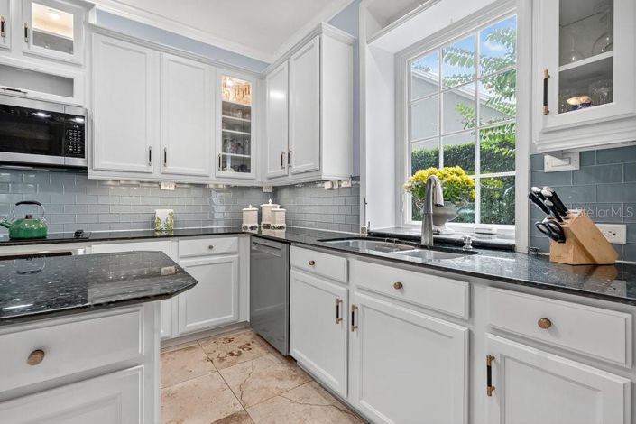 Image No.9-4 Bed Property for sale