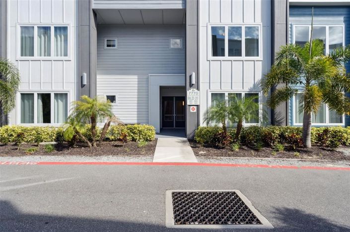 Image No.2-5 Bed Property for sale