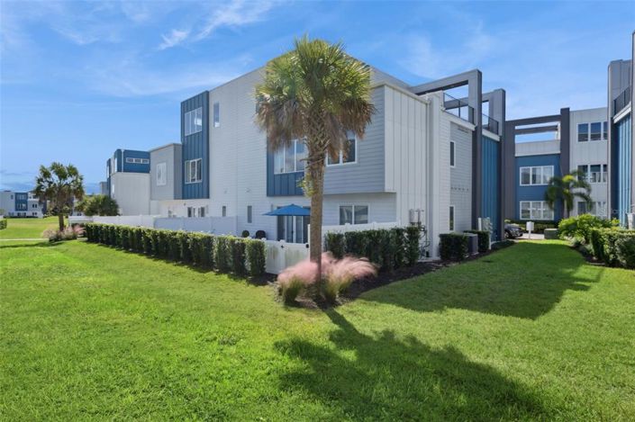 Image No.32-5 Bed Property for sale