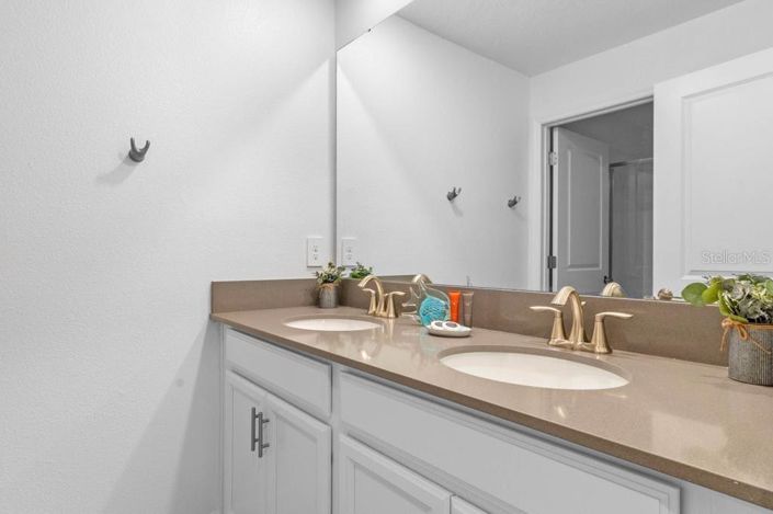 Image No.21-4 Bed Townhouse for sale