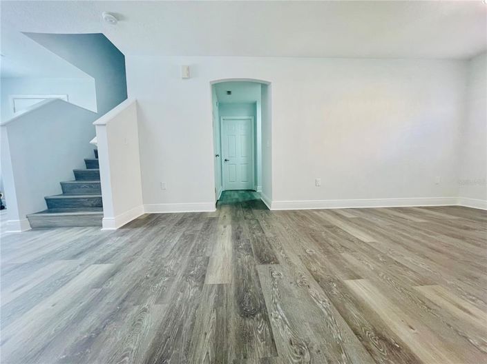 Image No.10-5 Bed Property for sale