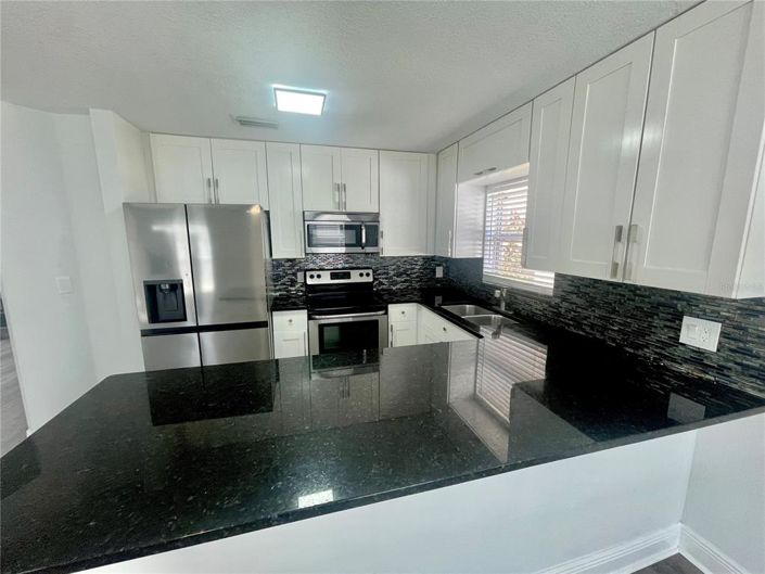 Image No.3-5 Bed Property for sale