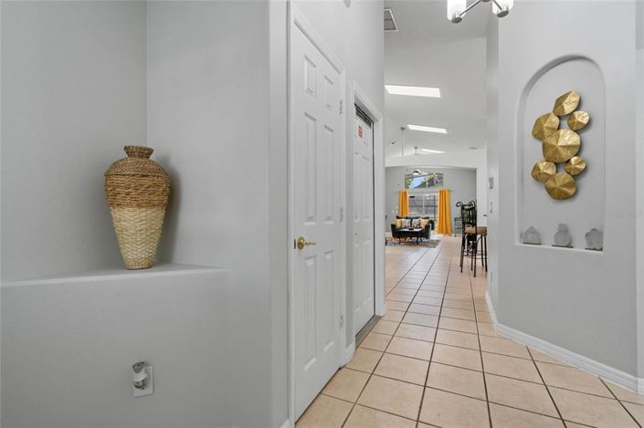 Image No.2-5 Bed Property for sale