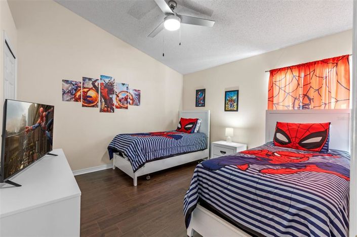 Image No.28-5 Bed Property for sale