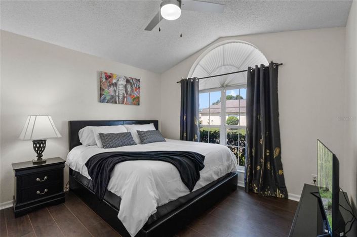 Image No.30-5 Bed Property for sale