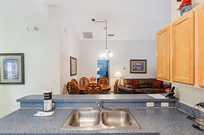 Image No.12-5 Bed Property for sale