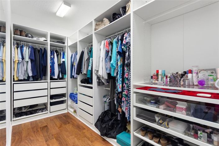 Image No.20-4 Bed Property for sale