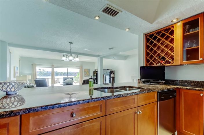 Image No.15-2 Bed Townhouse for sale