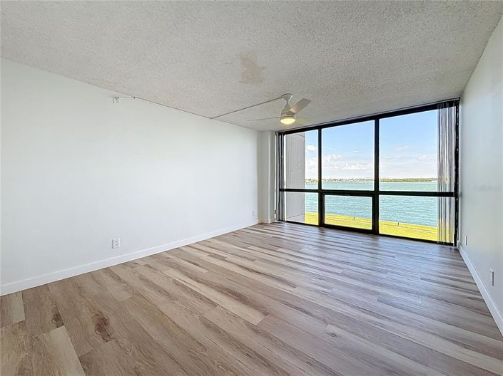 Image No.55-3 Bed Property for sale