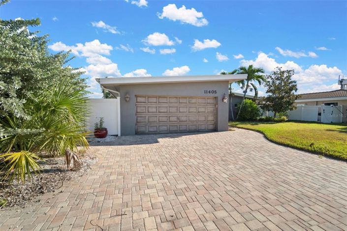 Image No.28-3 Bed Property for sale