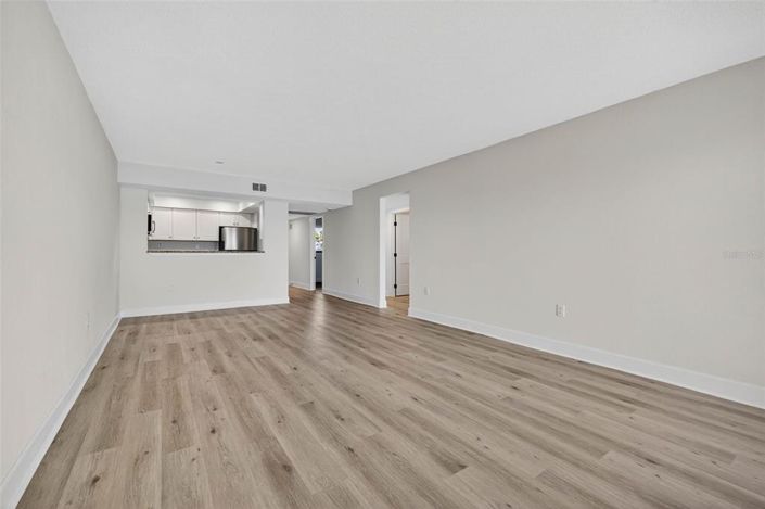 Image No.10-2 Bed Property for sale