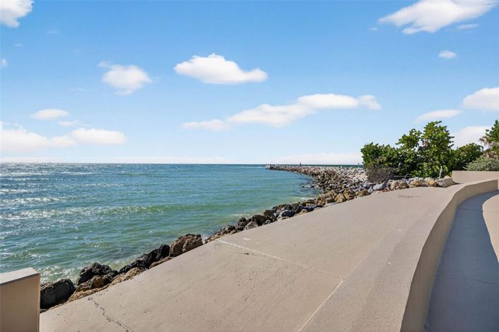 Image No.25-2 Bed Property for sale