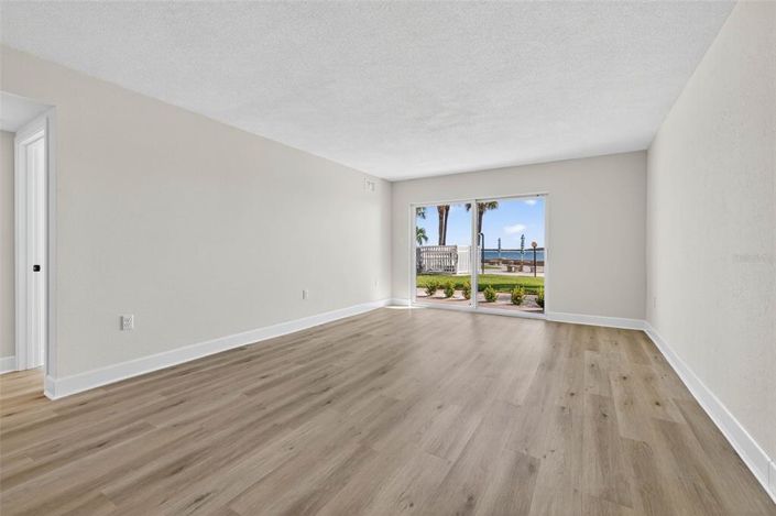 Image No.8-2 Bed Property for sale