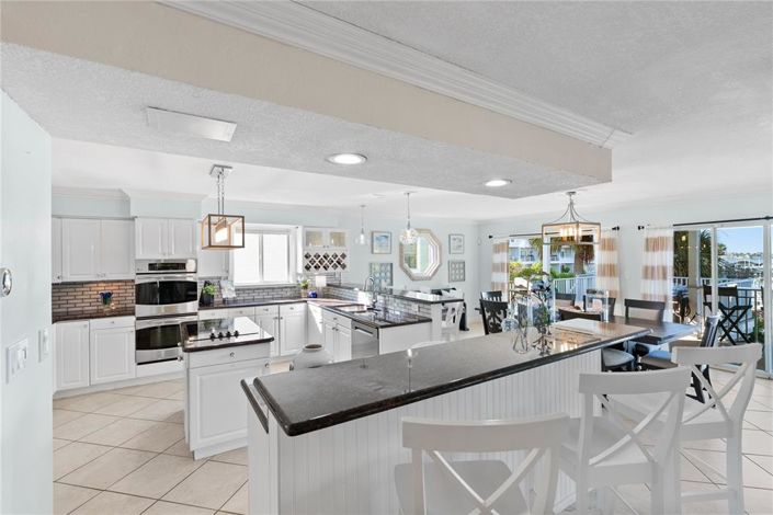 Image No.19-5 Bed Property for sale