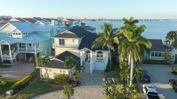 Image No.2-5 Bed Property for sale