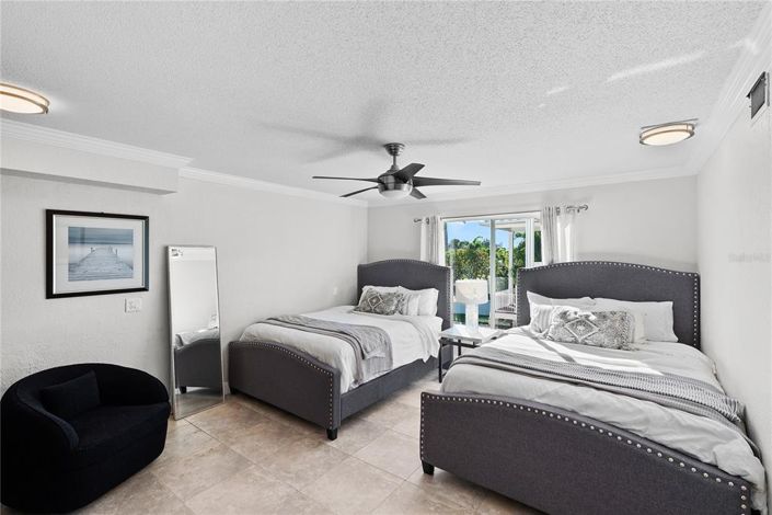 Image No.27-5 Bed Property for sale