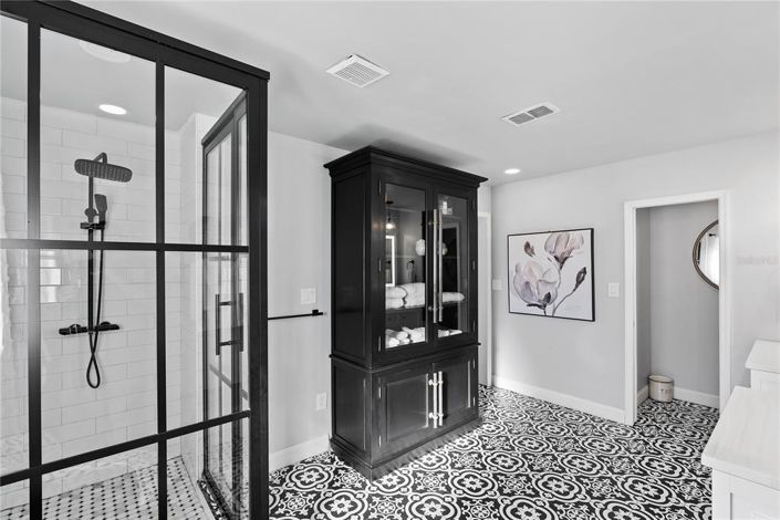 Image No.38-5 Bed Property for sale