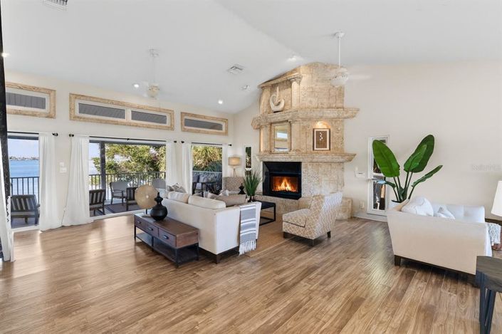 Image No.42-5 Bed Property for sale