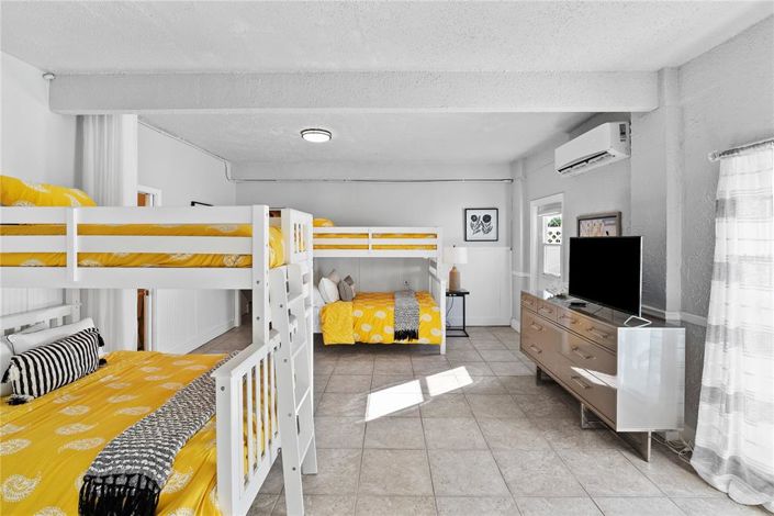 Image No.60-5 Bed Property for sale