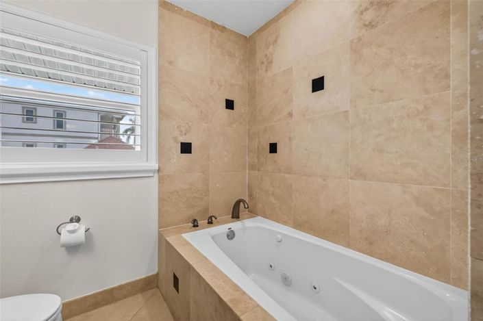 Image No.16-3 Bed Property for sale