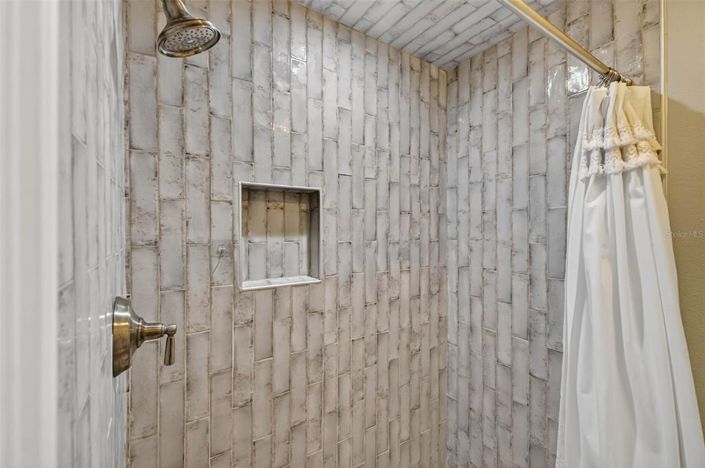 Image No.19-3 Bed Property for sale