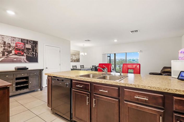 Image No.6-3 Bed Townhouse for sale